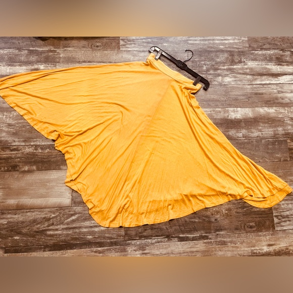 Made in Italy Golden yellow mustard yellow flowy midi skirt - Picture 10 of 13